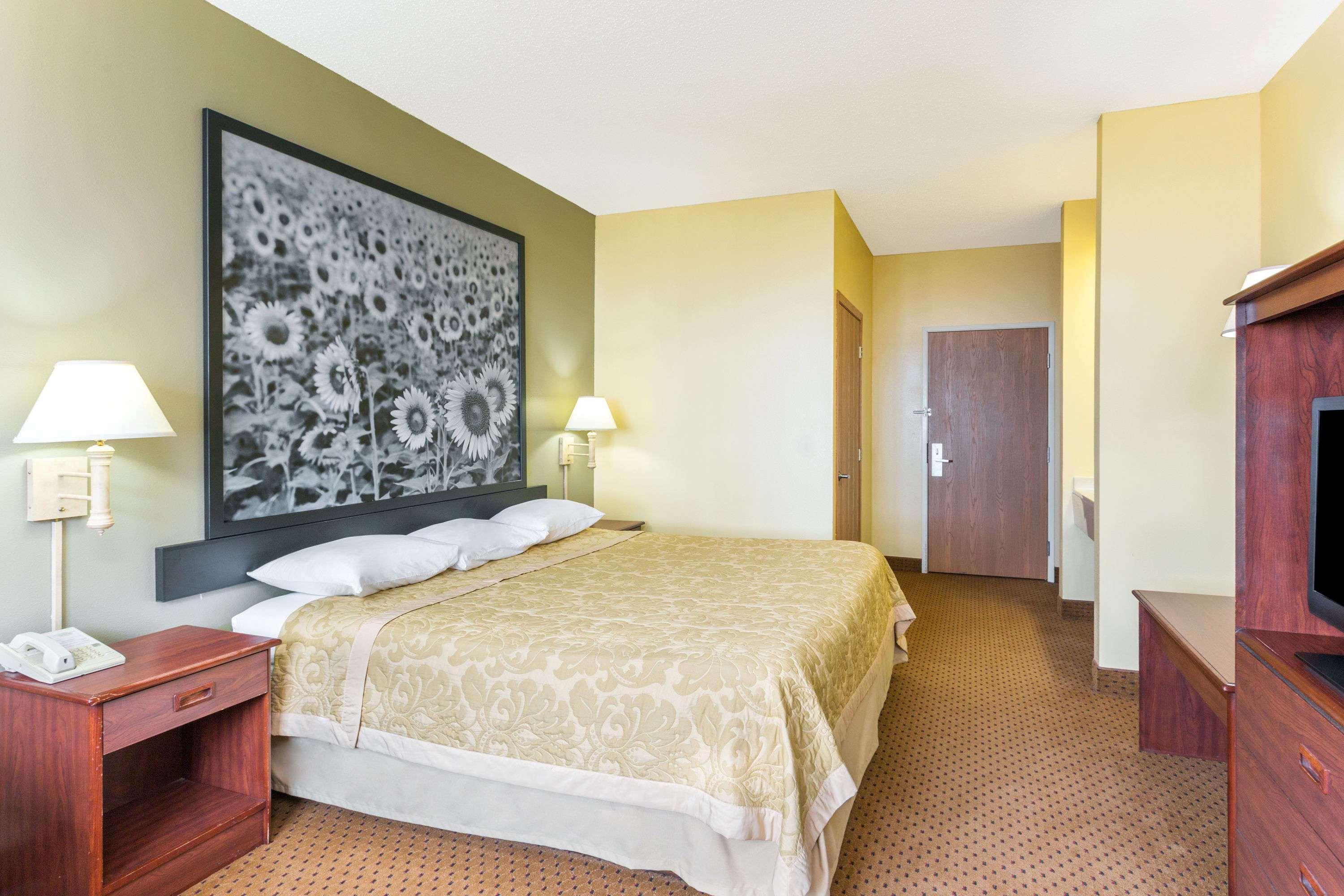 Super 8 By Wyndham Osage Otel Dış mekan fotoğraf