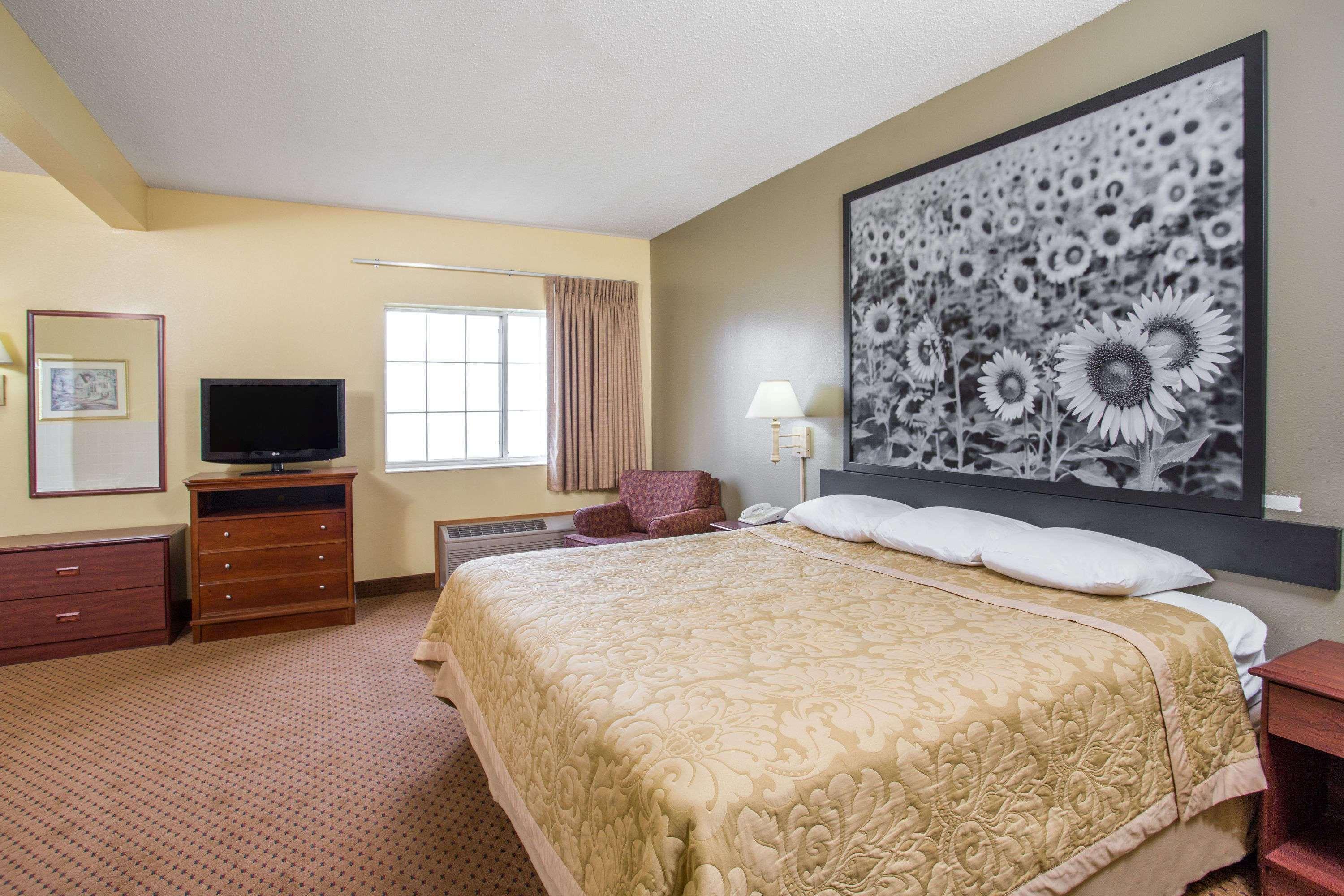 Super 8 By Wyndham Osage Otel Dış mekan fotoğraf