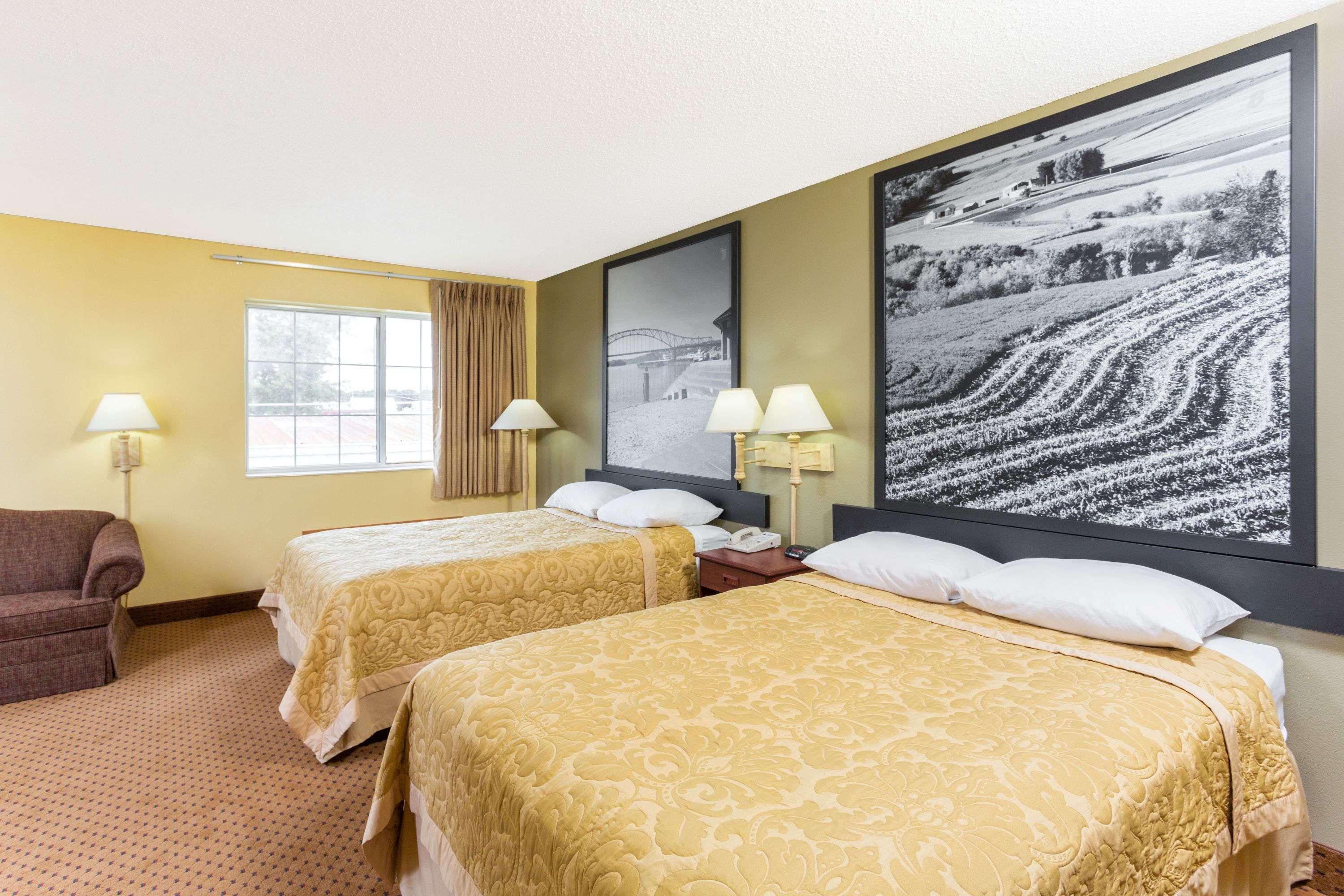 Super 8 By Wyndham Osage Otel Dış mekan fotoğraf