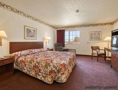 Super 8 By Wyndham Osage Otel Oda fotoğraf