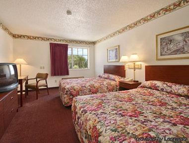 Super 8 By Wyndham Osage Otel Oda fotoğraf